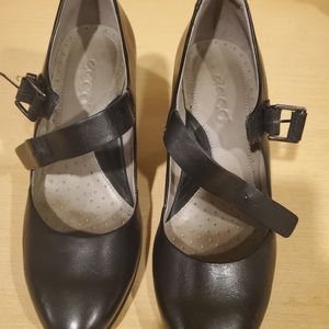 ECCO Sculptured 75 Mary Jane pumps size 5-5.5 Black